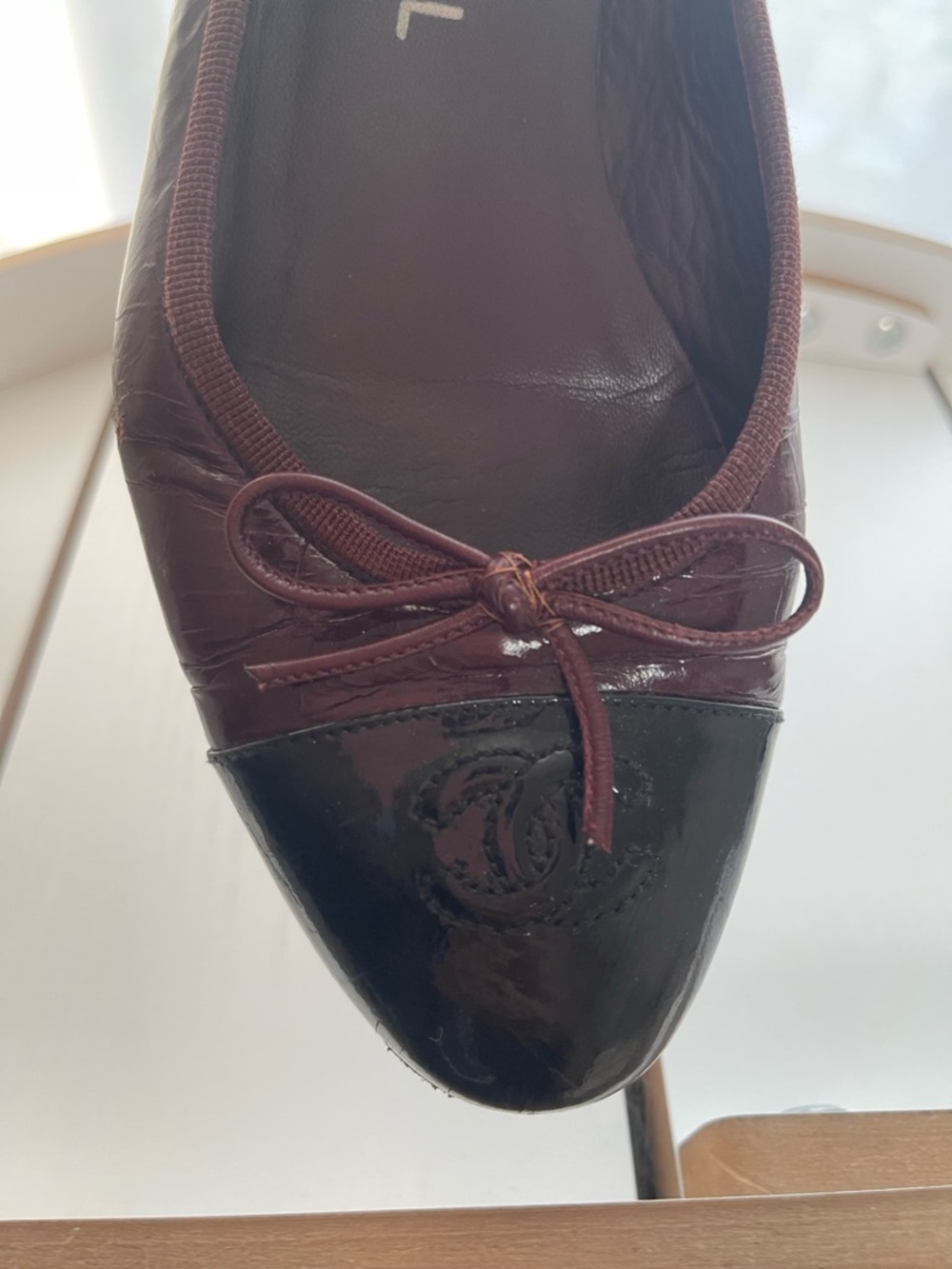 CHANEL Burgundy and Black Leather Cap-Toe Ballet Flats - Picture 6 of 8
